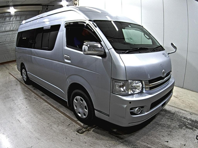 TOYOTA HIACE 2010