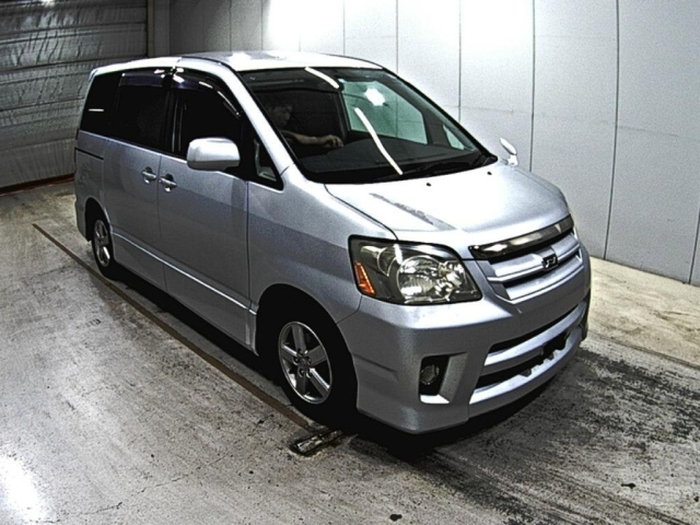 TOYOTA NOAH 2006