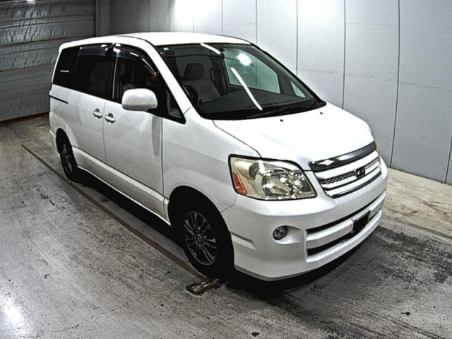 TOYOTA NOAH 2005