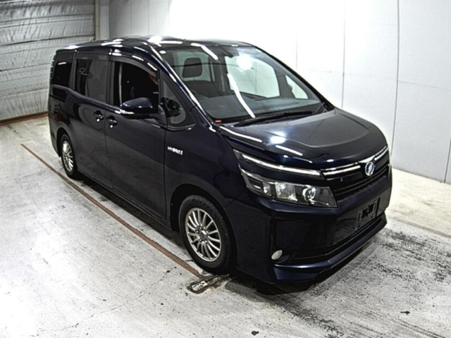 TOYOTA VOXY 2014