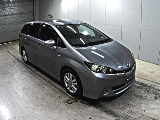 TOYOTA WISH 2010