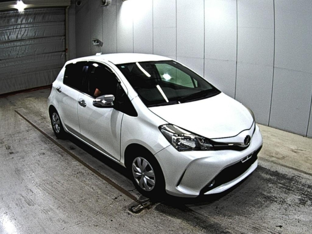 TOYOTA VITZ 2014