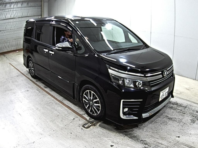 TOYOTA VOXY 2017