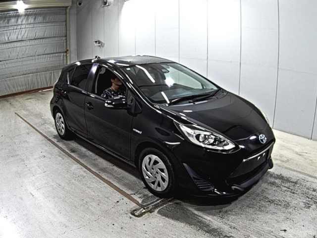 TOYOTA AQUA 2018