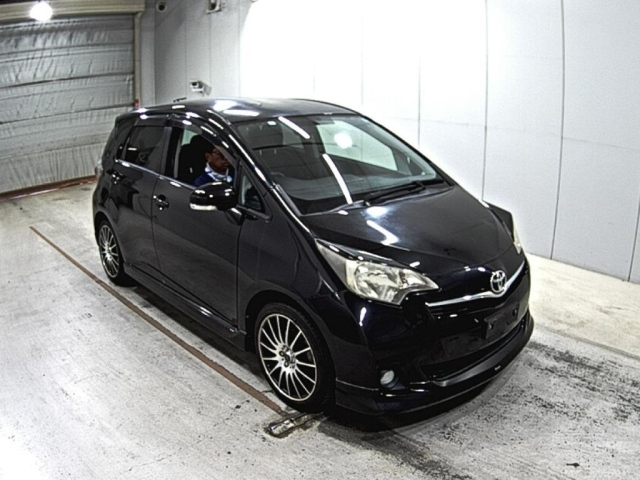 TOYOTA RACTIS 2011