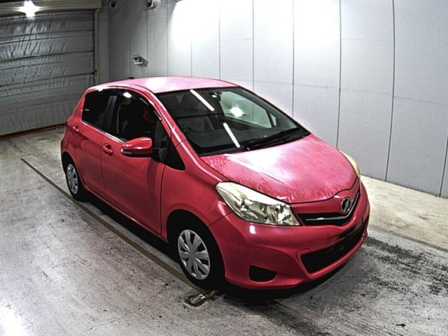 TOYOTA VITZ 2012