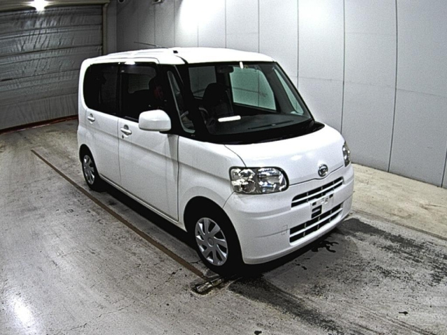 DAIHATSU TANTO 2011