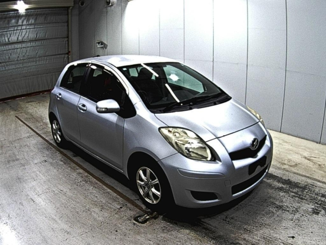 TOYOTA VITZ 2010