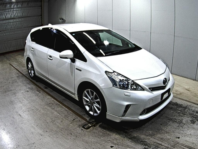 TOYOTA PRIUS ALPHA 2012