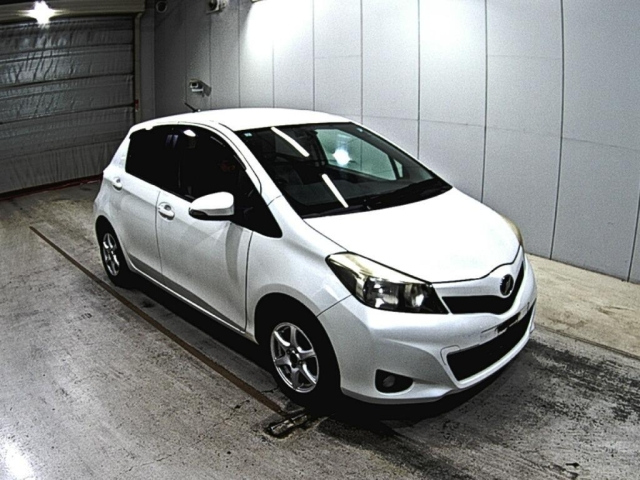 TOYOTA VITZ 2011