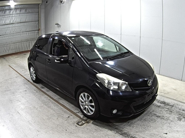 TOYOTA VITZ 2012
