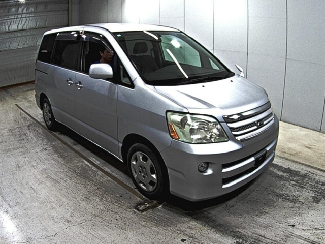 TOYOTA NOAH 2006