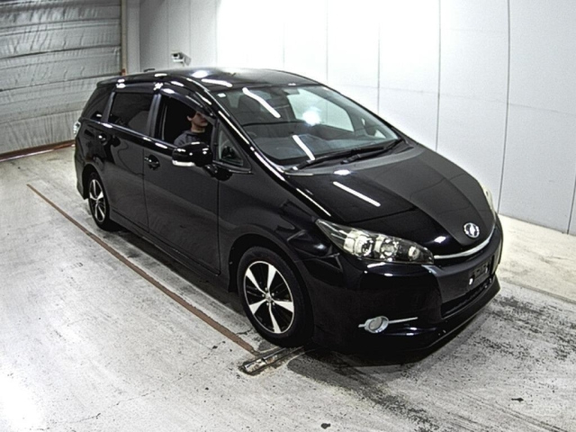 TOYOTA WISH 2013