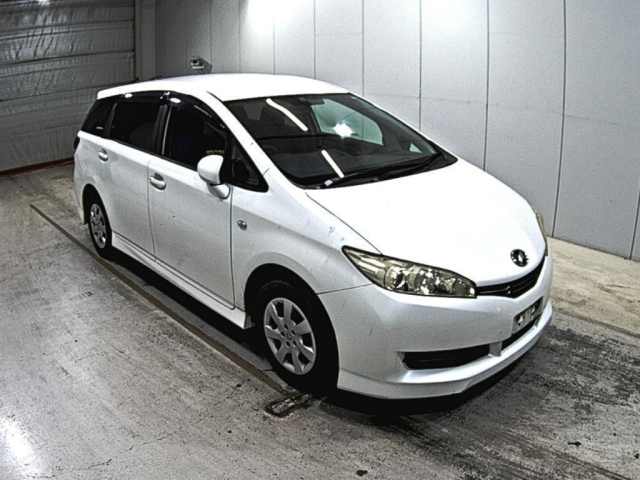 TOYOTA WISH 2010