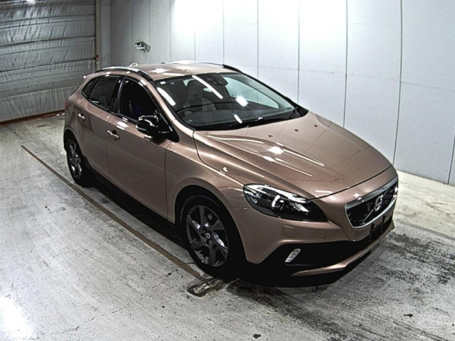 VOLVO V40 2015