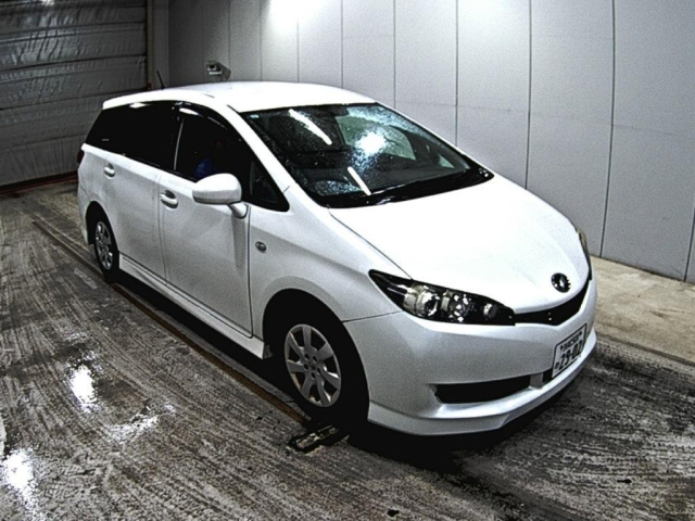 TOYOTA WISH 2011