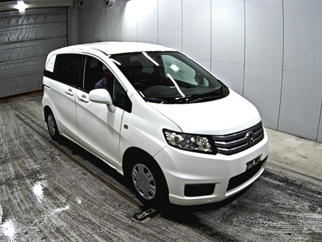 HONDA FREED 2010