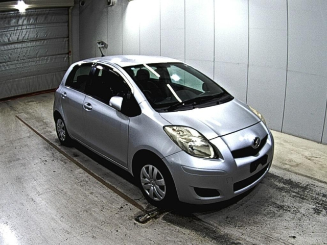 TOYOTA VITZ 2010
