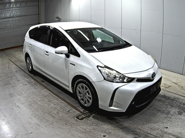 TOYOTA PRIUS ALPHA 2015