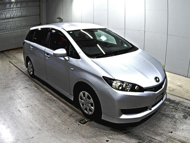 TOYOTA WISH 2010