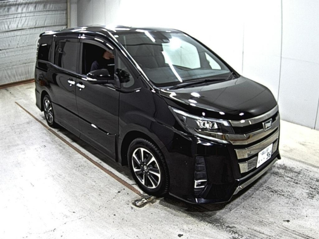 TOYOTA NOAH 2018