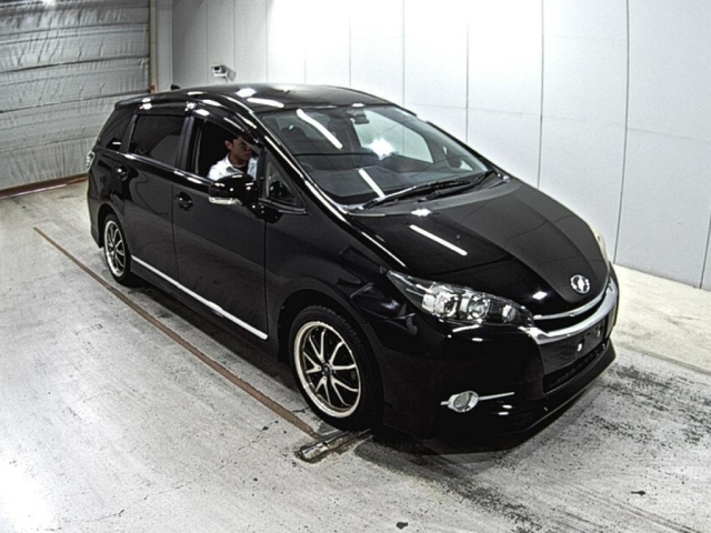 TOYOTA WISH 2014