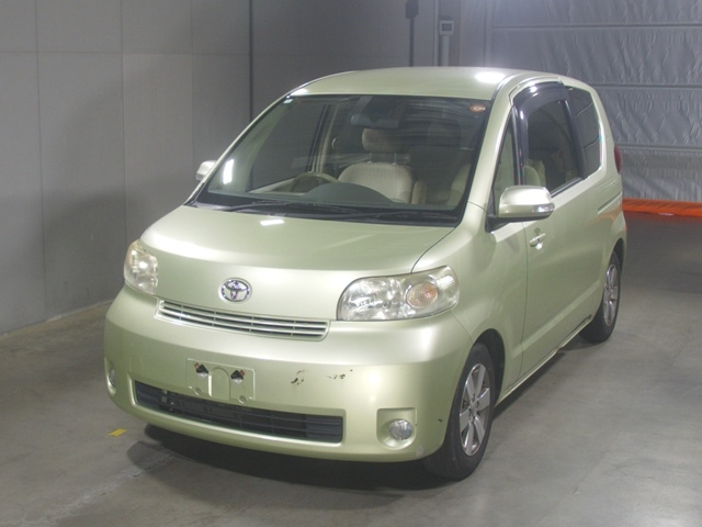 TOYOTA PORTE 2012