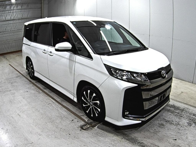 TOYOTA NOAH 2024