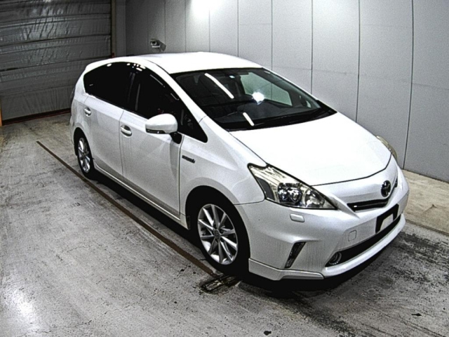TOYOTA PRIUS ALPHA 2012