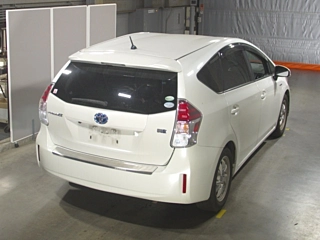TOYOTA PRIUS ALPHA 2016