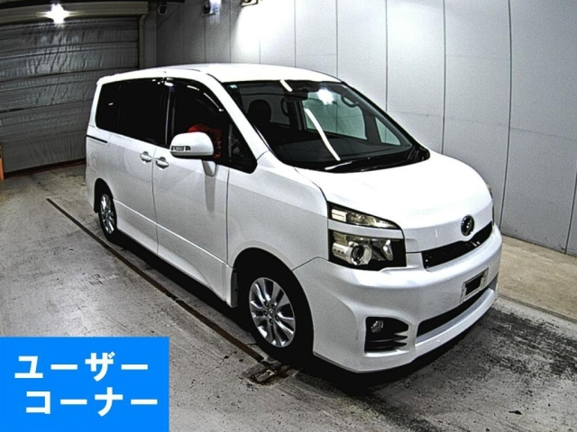 TOYOTA VOXY 2010