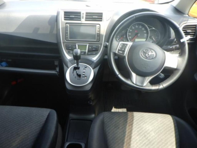 TOYOTA RACTIS 2011