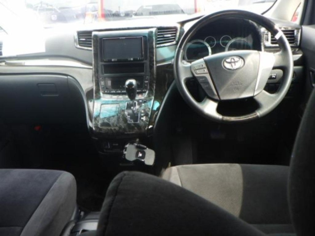 TOYOTA VELLFIRE 2011