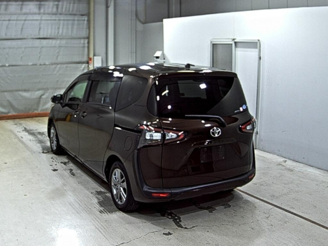 TOYOTA SIENTA 2016