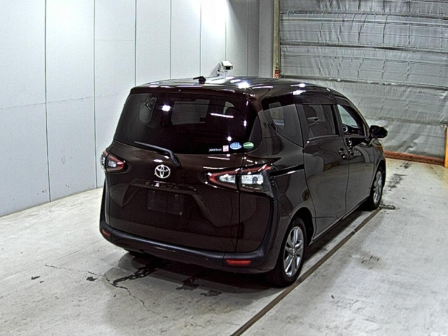 TOYOTA SIENTA 2016