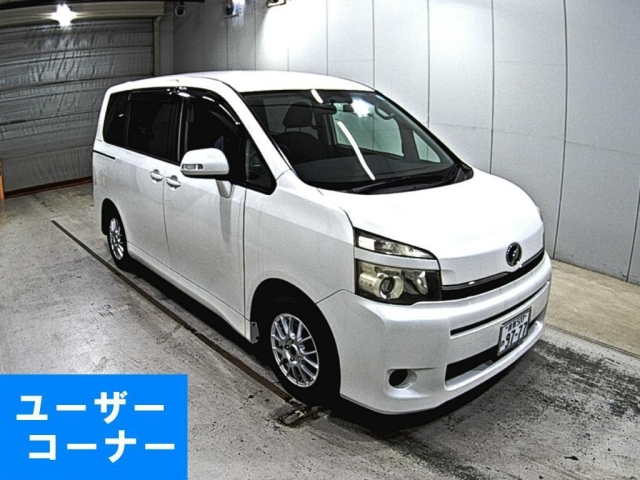 TOYOTA VOXY 2011