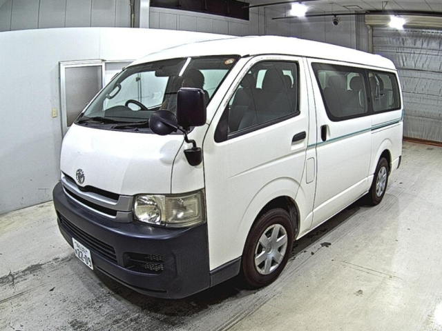 TOYOTA HIACE 2010