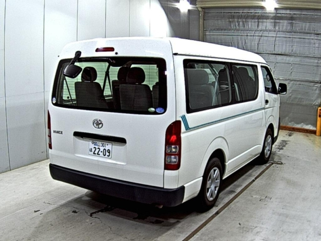 TOYOTA HIACE 2010