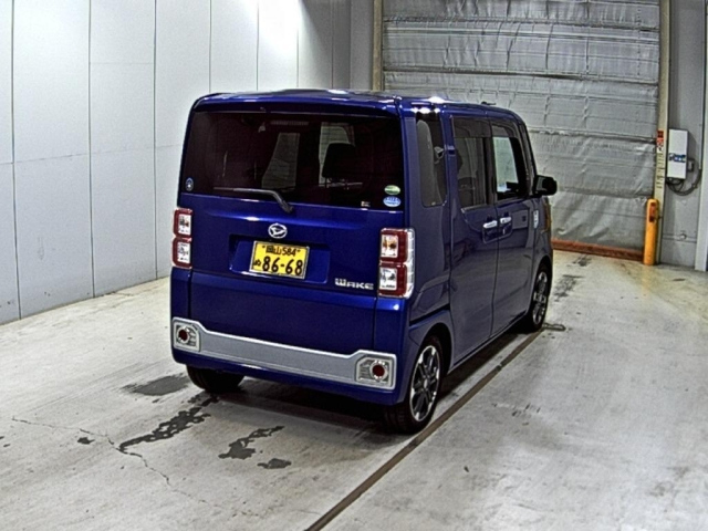 DAIHATSU WAKE 2015