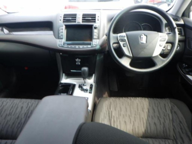 TOYOTA CROWN 2012