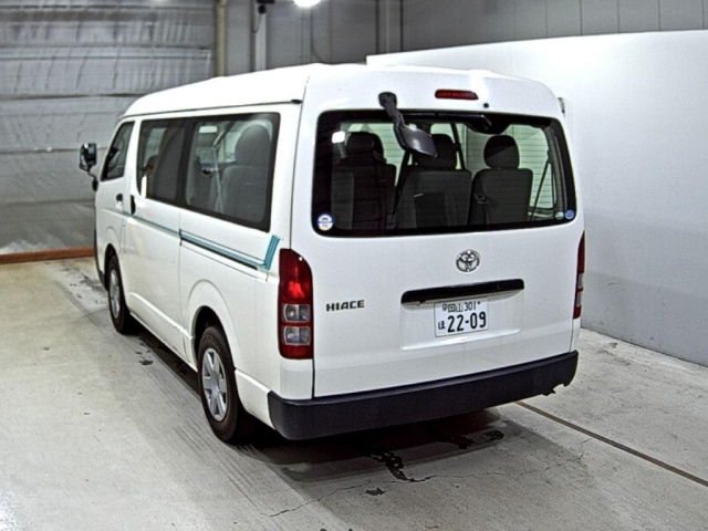 TOYOTA HIACE 2010