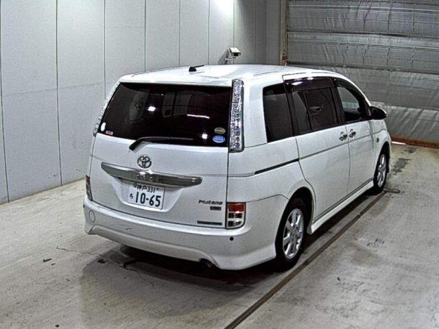 TOYOTA ISIS 2015