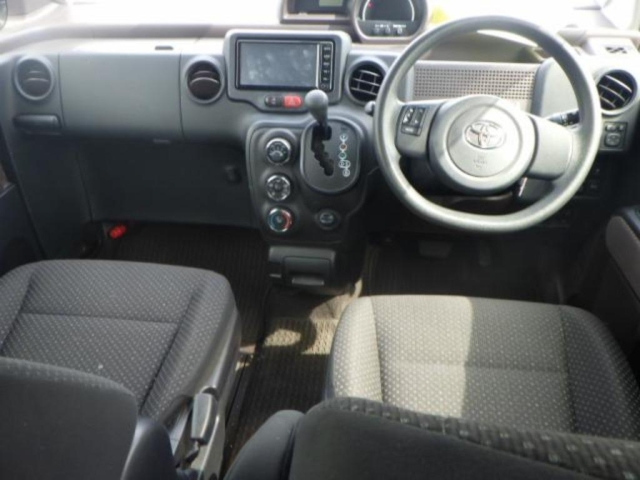 TOYOTA PORTE 2016