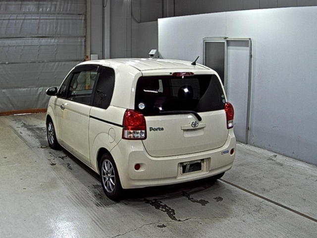 TOYOTA PORTE 2016