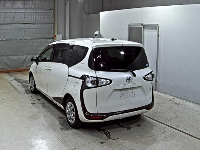 TOYOTA SIENTA 2016