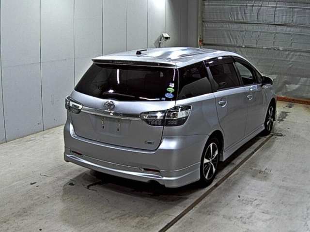 TOYOTA WISH 2013