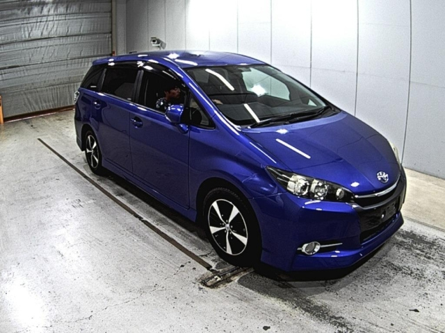 TOYOTA WISH 2015