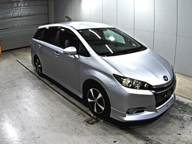 TOYOTA WISH 2013