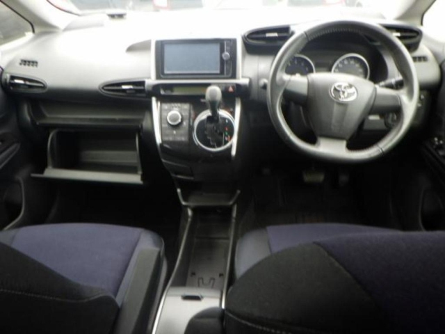TOYOTA WISH 2013