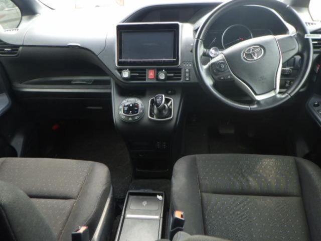 TOYOTA VOXY 2015